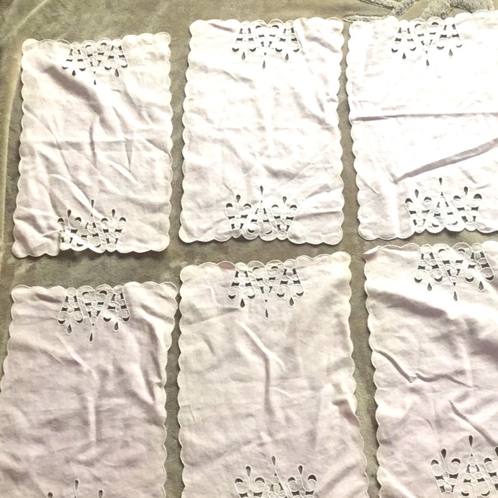 ⚜️ VINTAGE  Pale PINK LACE PLACEMATS w/CUT OUTS